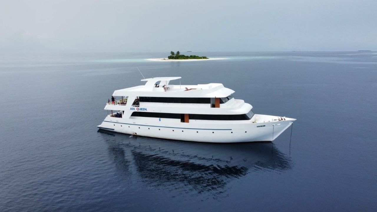 Ari Queen liveaboard at sea